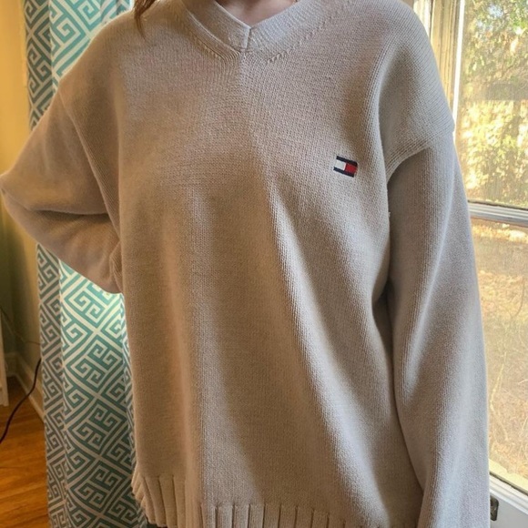 Tommy Hilfiger sweater - Picture 2 of 2